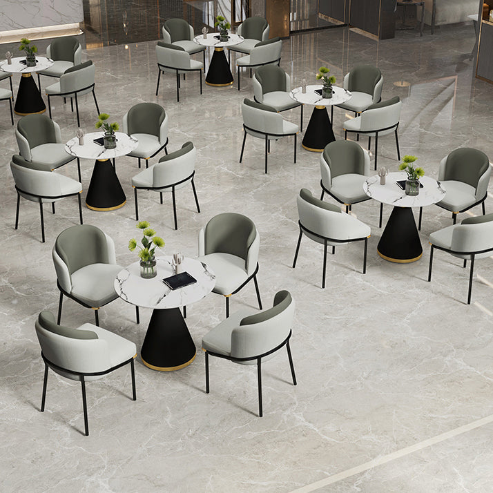 Mesa de comedor redonda contemporánea de metal mesa de piedra sinterizada con pedestal negro