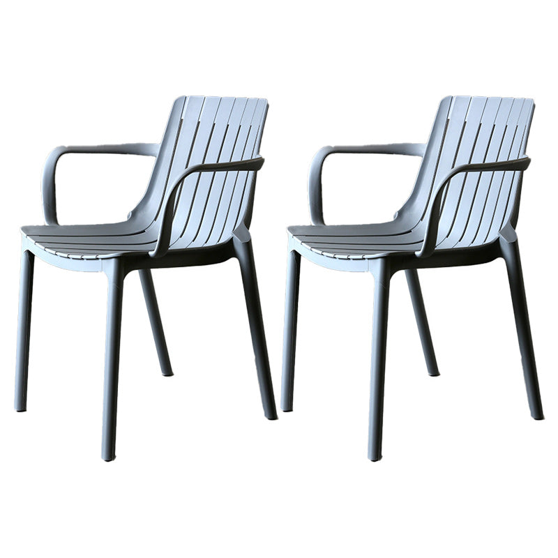 Sedia in plastica a braccio contemporaneo cucina da pranzo slacciata.