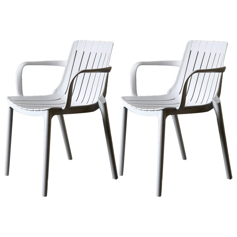 Sedia in plastica a braccio contemporaneo cucina da pranzo slacciata.