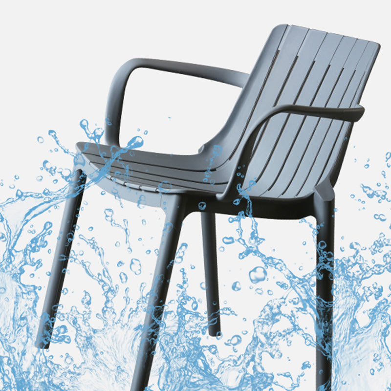 Sedia in plastica a braccio contemporaneo cucina da pranzo slacciata.