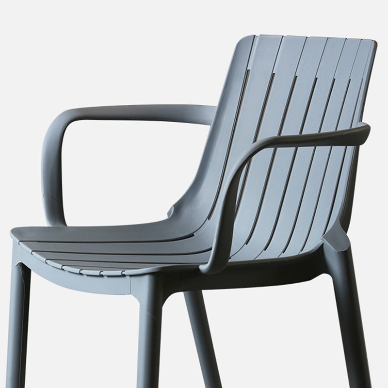 Sedia in plastica a braccio contemporaneo cucina da pranzo slacciata.