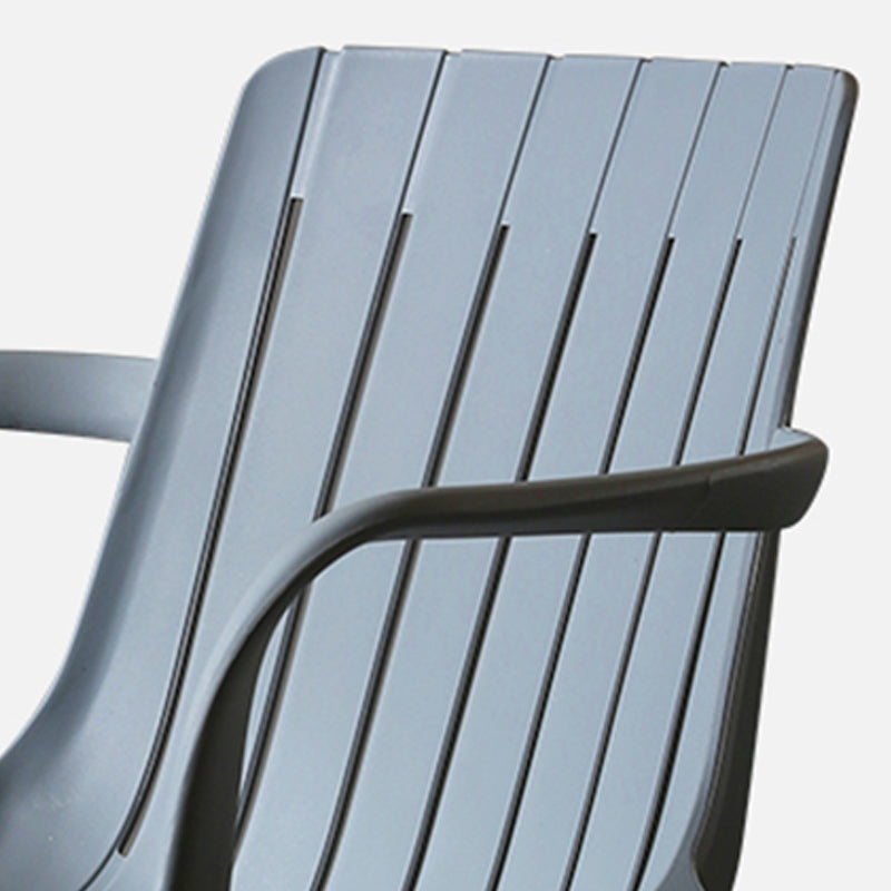 Sedia in plastica a braccio contemporaneo cucina da pranzo slacciata.