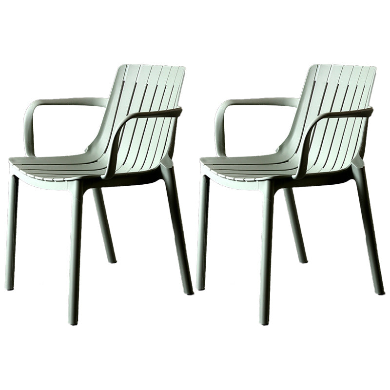 Sedia in plastica a braccio contemporaneo cucina da pranzo slacciata.