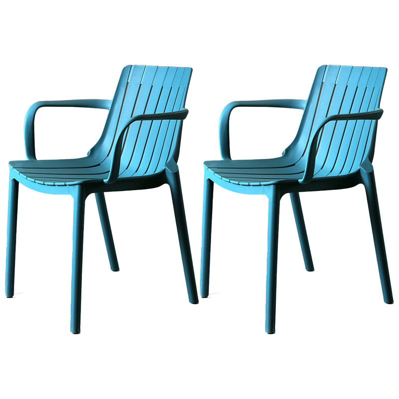 Sedia in plastica a braccio contemporaneo cucina da pranzo slacciata.