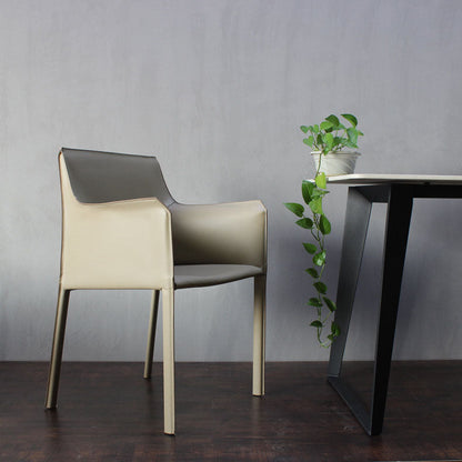 Silla lateral sólida contemporánea con brazos Silla de comedor de cuero sintético