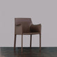 Silla lateral sólida contemporánea con brazos Silla de comedor de cuero sintético