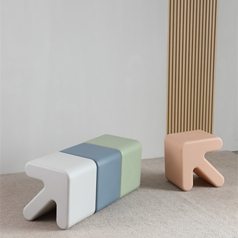 Scandinavian Geometric End Table 15.75" W x 13.78" D x 15.75" H Arrow-Shaped Side Table Clearhalo 'Coffee & Accent Tables' 'End & Side Tables' 'end_side_tables' 'furn' 'furn_end_side_tables' 'Furniture' 'Living Room Furniture' 5133630