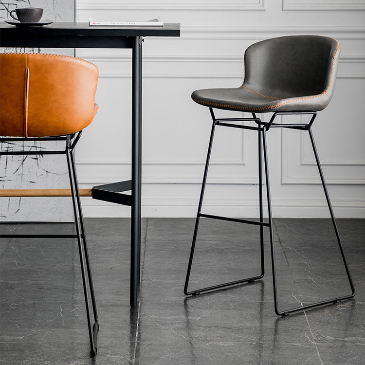 Sgabello da spogenico di ferro industriale con sgabello alto da interno con sedile in pelle finta
