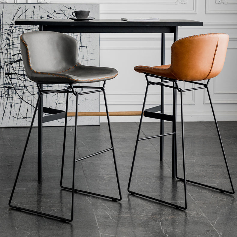 Sgabello da spogenico di ferro industriale con sgabello alto da interno con sedile in pelle finta