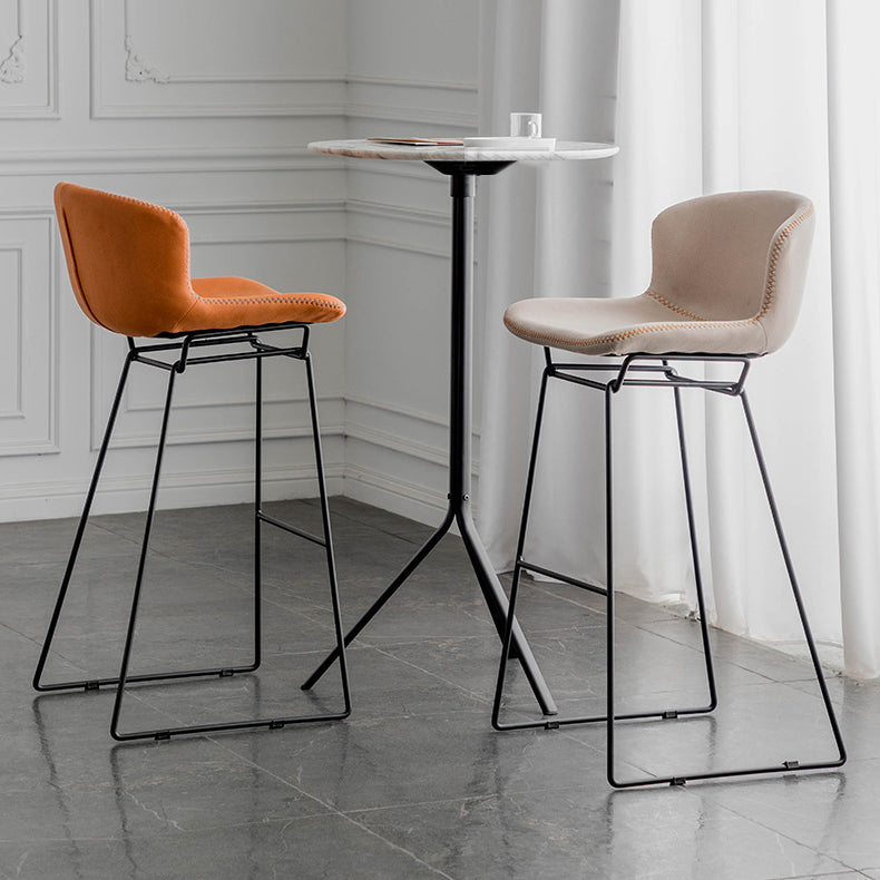 Sgabello da spogenico di ferro industriale con sgabello alto da interno con sedile in pelle finta