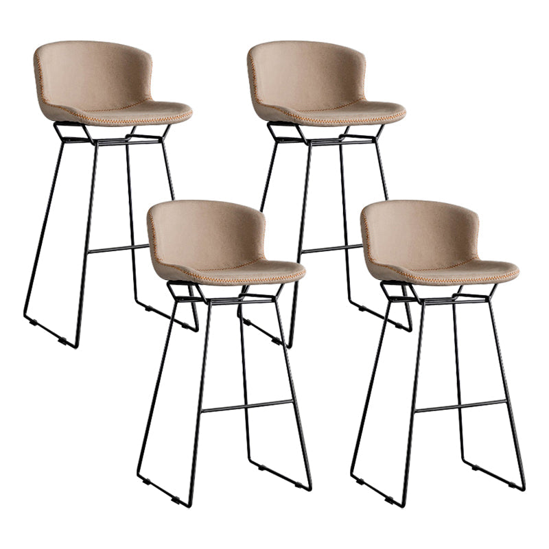 産業用鉄のバースツールが逆腰の屋内の背の高いスツールフェイクレザーシート付き