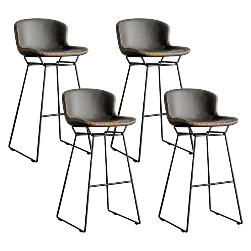 産業用鉄のバースツールが逆腰の屋内の背の高いスツールフェイクレザーシート付き