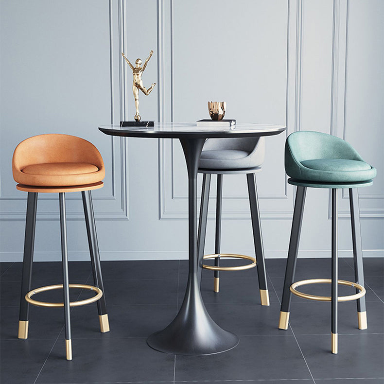 Taburete escandinavo de reposapiés casero acabado mate taburetes de bar tapizado