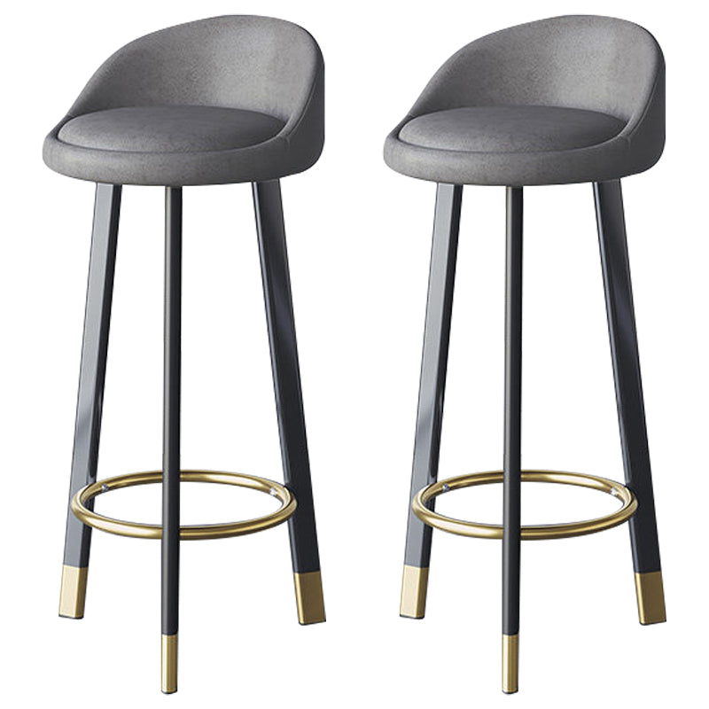 Taburete escandinavo de reposapiés casero acabado mate taburetes de bar tapizado