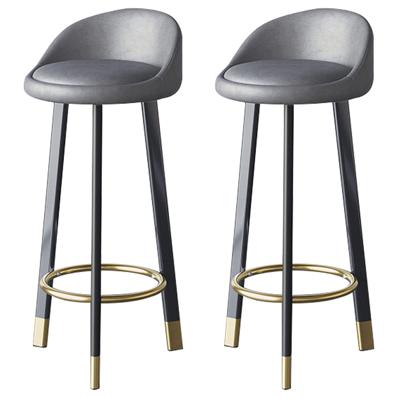 Taburete escandinavo de reposapiés casero acabado mate taburetes de bar tapizado