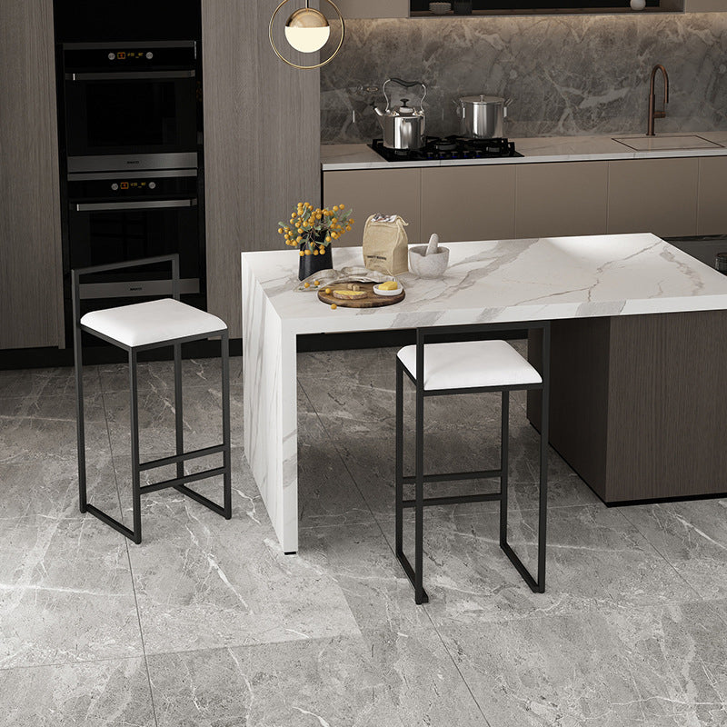 Negozio di gioielli contemporanei con bancono