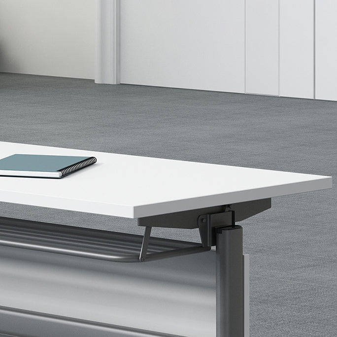 Bureau de bureau en bois moderne avec roues lance-roues avec un bureau d'écriture rectangulaire pour le bureau