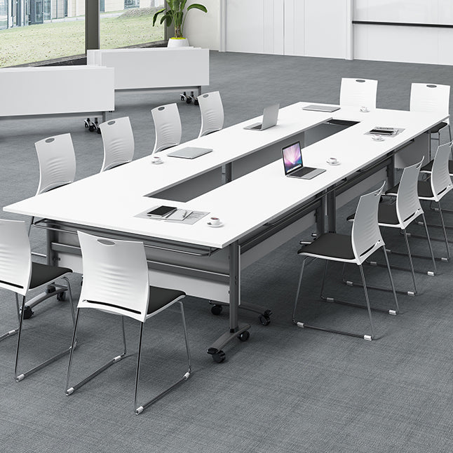 Bureau de bureau en bois moderne avec roues lance-roues avec un bureau d'écriture rectangulaire pour le bureau