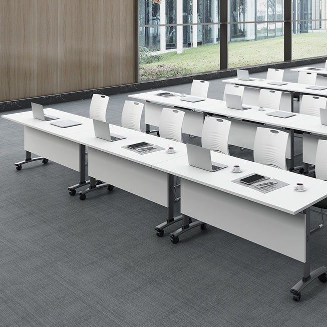 Bureau de bureau en bois moderne avec roues lance-roues avec un bureau d'écriture rectangulaire pour le bureau