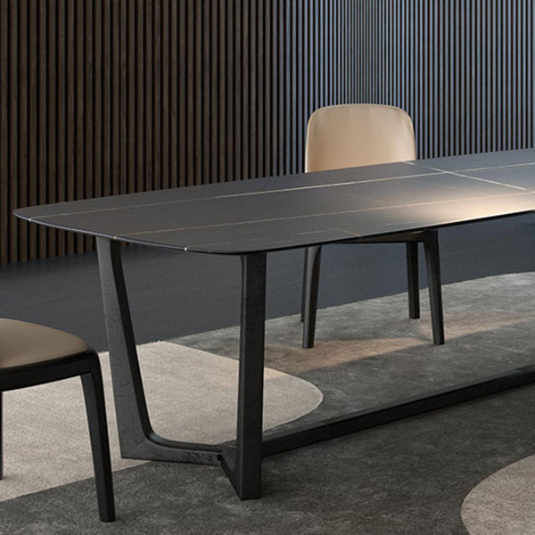 Table noire industrielle pour la table à manger rectangle du restaurant avec base de chevalet