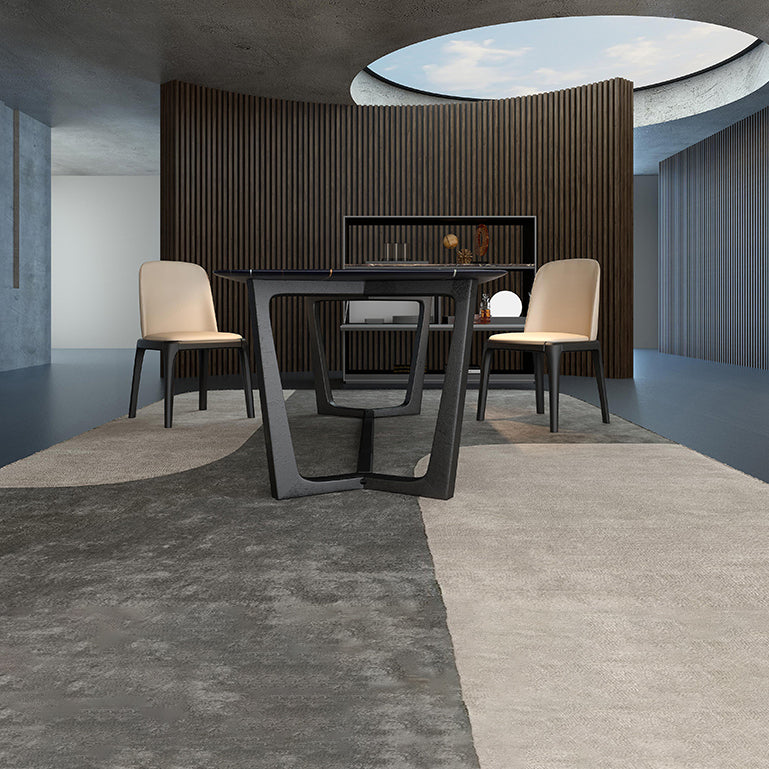 Table noire industrielle pour la table à manger rectangle du restaurant avec base de chevalet