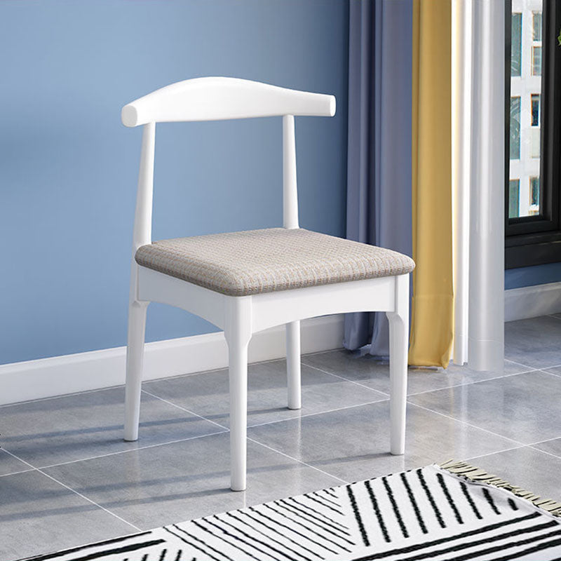 Silla de comedor moderna de la madera de goma, acabado mate, silla lateral abierta