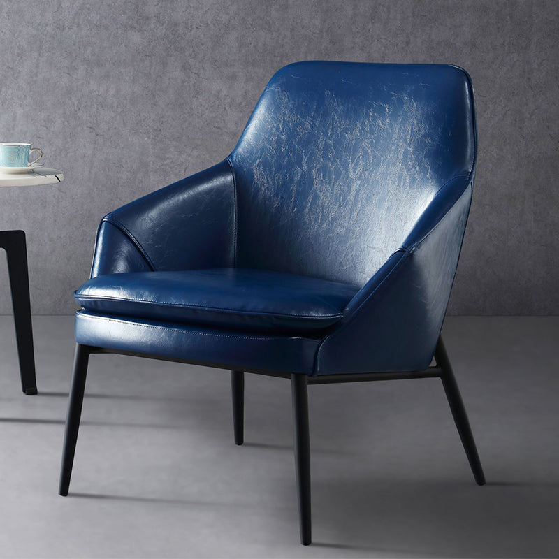 Chaise d'accentuation en cuir arrière en cuir serré de couleur unie avec quatre jambes