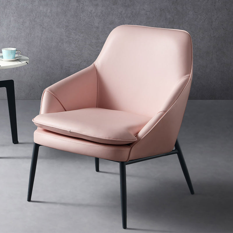 Chaise d'accentuation en cuir arrière en cuir serré de couleur unie avec quatre jambes
