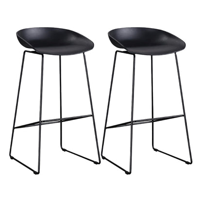 Barra moderna y taburete de la barra baja y taburete con base de trineo