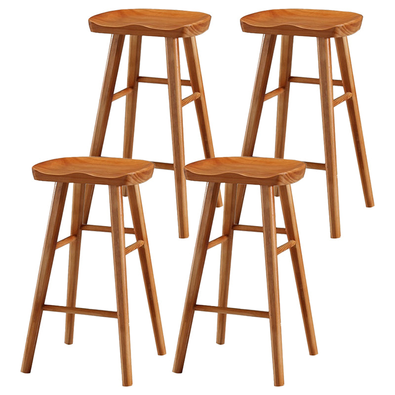 Caffetteria semplice in legno da bar in legno a 4 gambe sgabello da bar con base a pedale