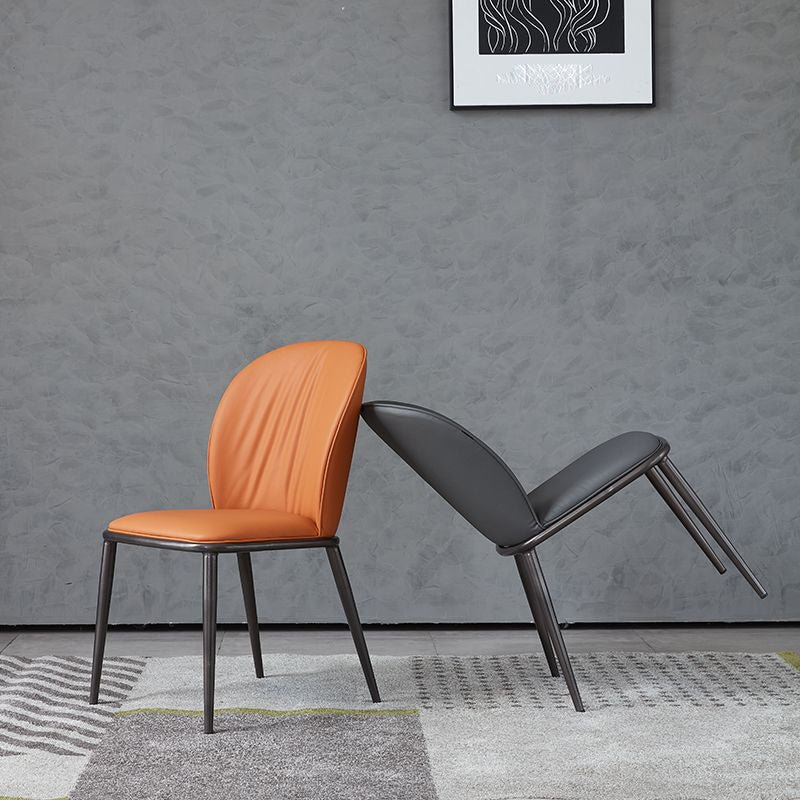 Moderne stijl metalen eetkamerstoel faux lederen armloze eetkamerstoel voor thuisgebruik