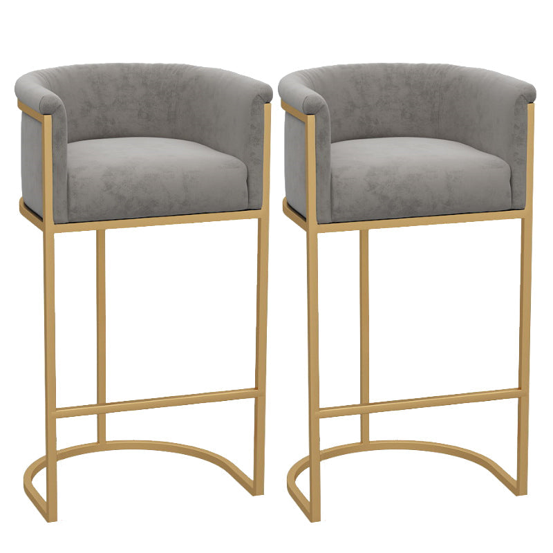 Sgabello in velluto con poggiapiede con poggiapiedi con poggiapiedi.