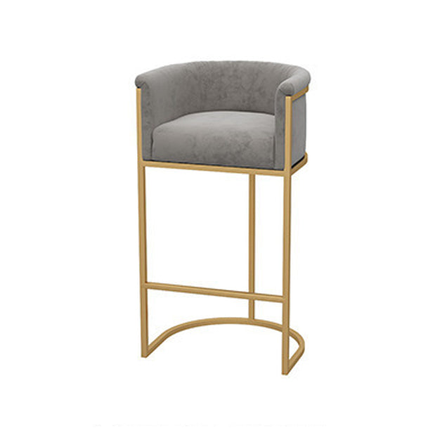 Sgabello in velluto con poggiapiede con poggiapiedi con poggiapiedi.