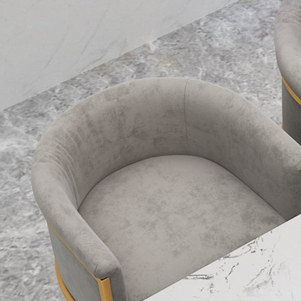 Sgabello in velluto con poggiapiede con poggiapiedi con poggiapiedi.