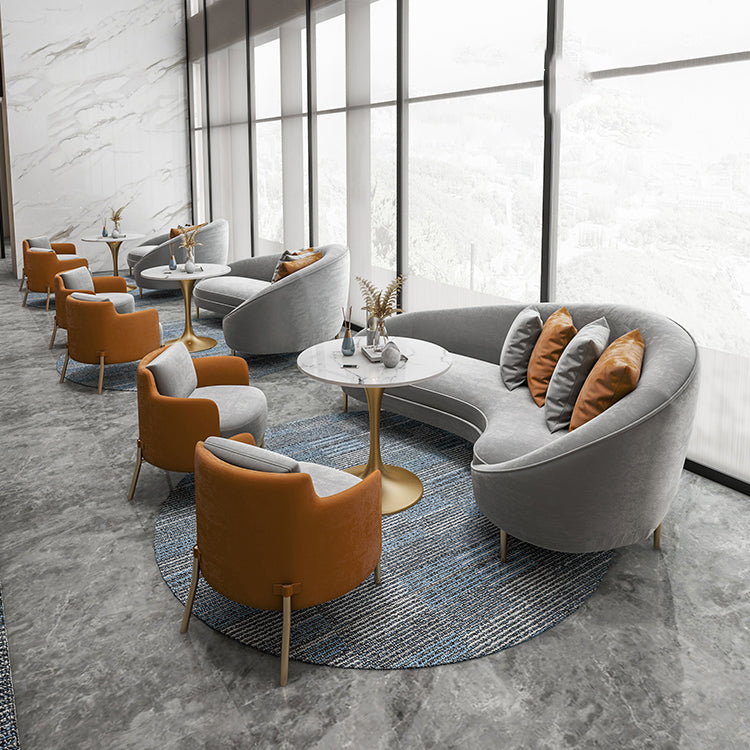 Velvet Sofa arrière serré avec un bras de smoking et un revêtement gris pour le salon