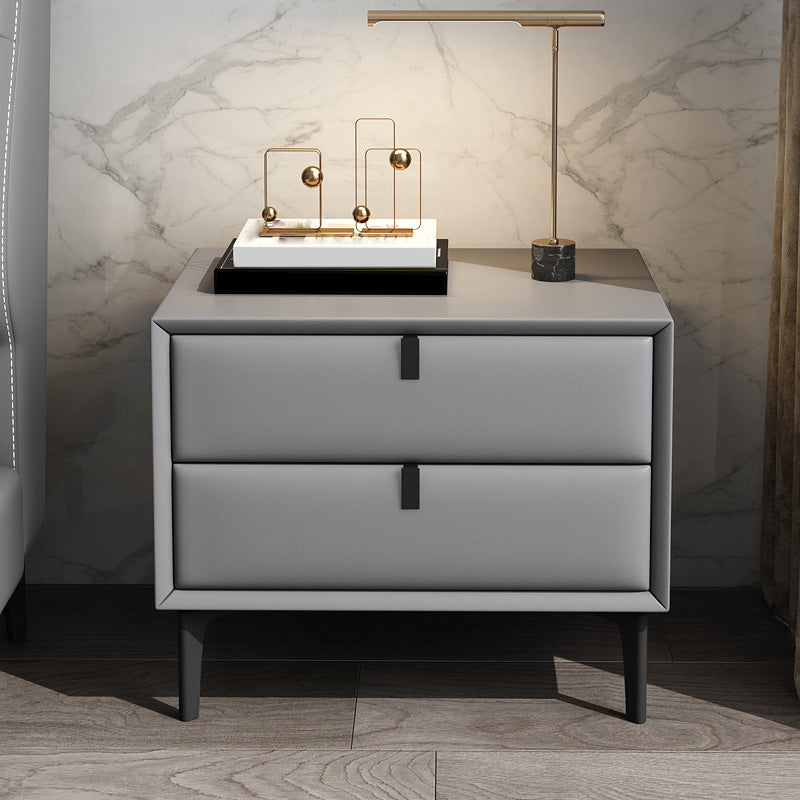 木製のナイトスタンドまたはエンドテーブル、18.5 "4本の脚と2つの引き出しが付いた背の高いナイトテーブル