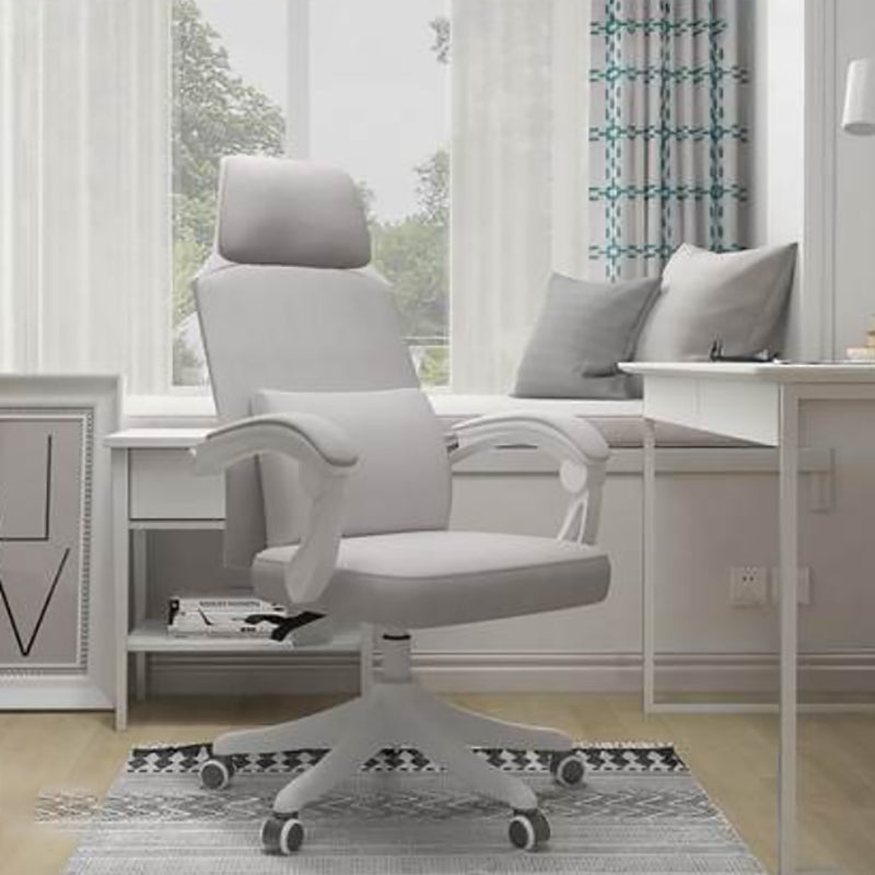 Hoge rug gestoffeerde bureaustoelstoel in hoogte verstelbare gewatteerde wapenstoel met hoofdsteun