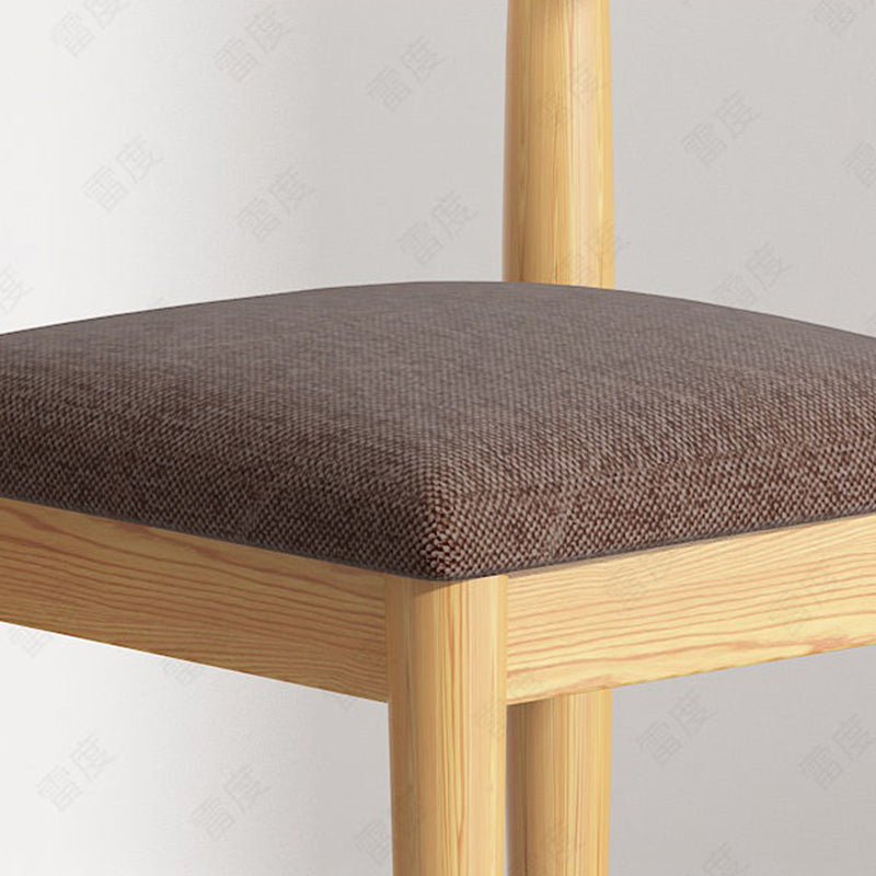 Eigentijdse, gestoffeerde zijstoel met matte afwerking, eetkamerstoel met open rug