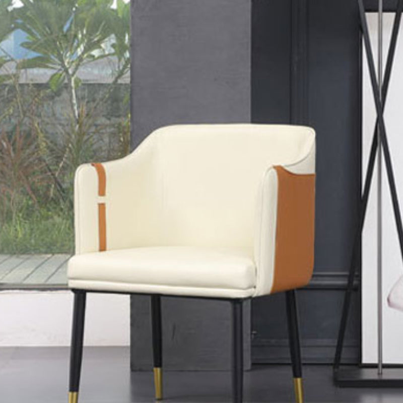 Sillas laterales de comedor de cuero de estilo escandinava