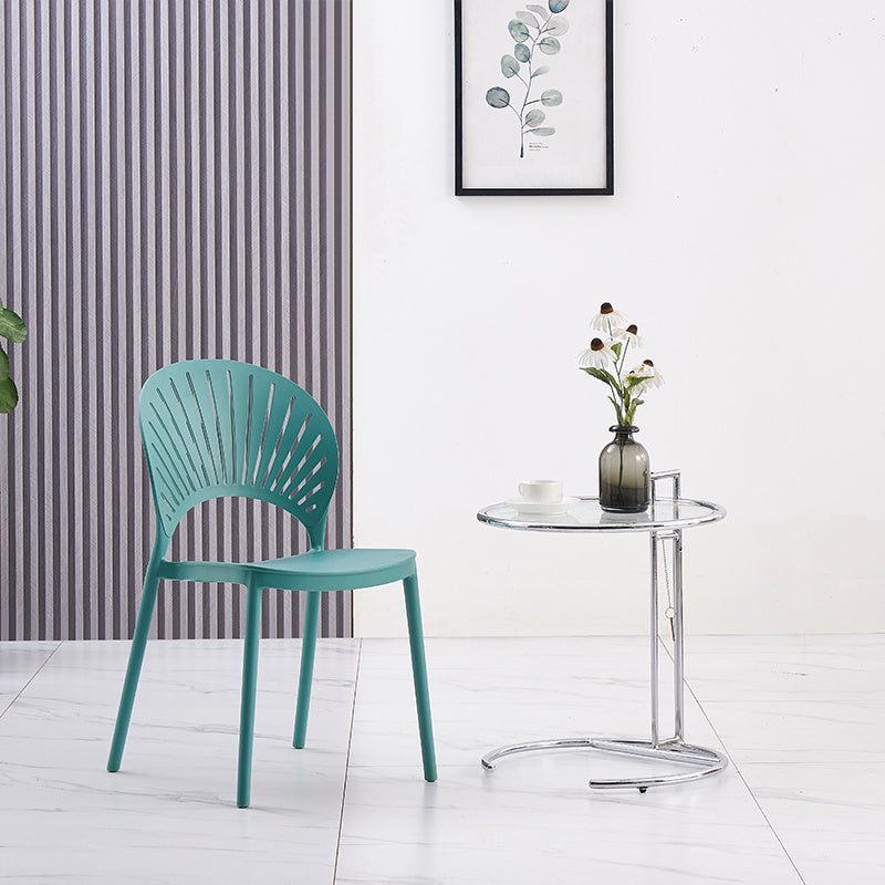 Silla lateral de té de leche escandinava apilada acabado mate silla de comedor de plástico
