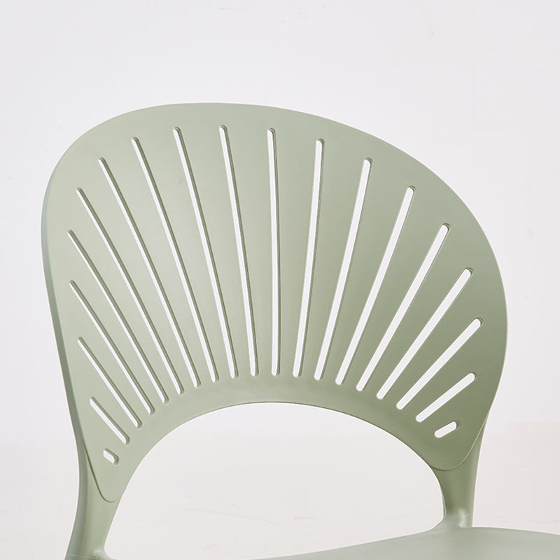 Silla lateral de té de leche escandinava apilada acabado mate silla de comedor de plástico