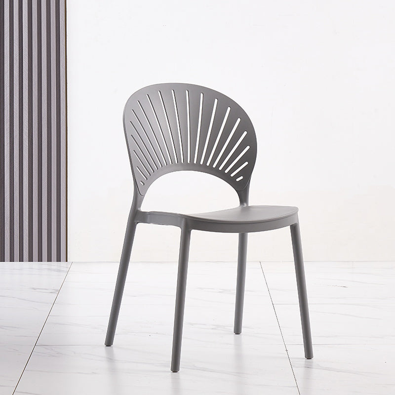 Silla lateral de té de leche escandinava apilada acabado mate silla de comedor de plástico