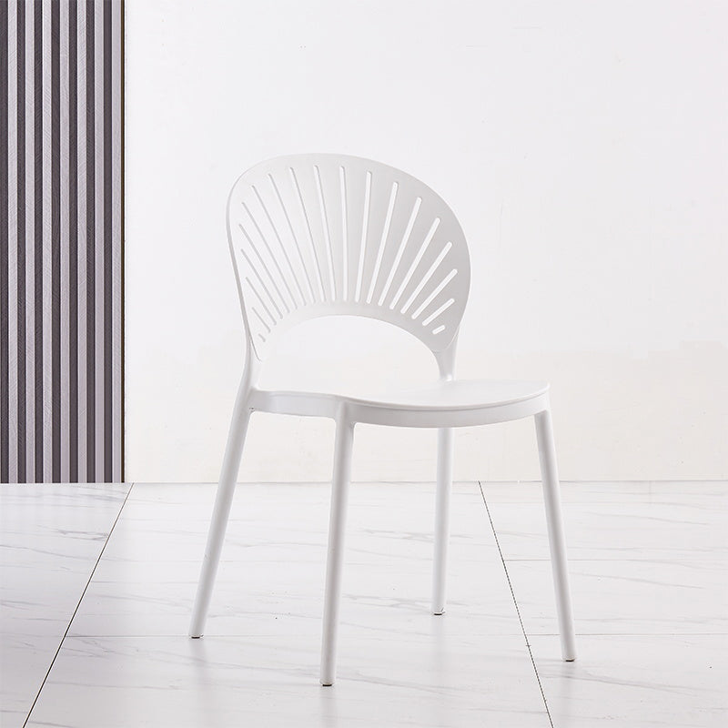 Silla lateral de té de leche escandinava apilada acabado mate silla de comedor de plástico