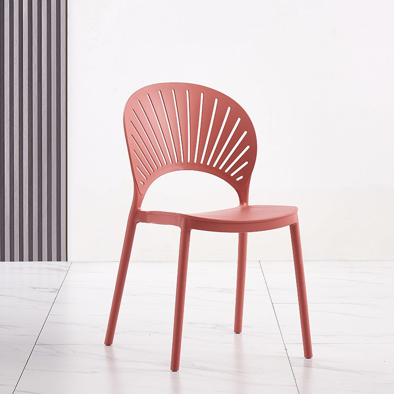 Silla lateral de té de leche escandinava apilada acabado mate silla de comedor de plástico