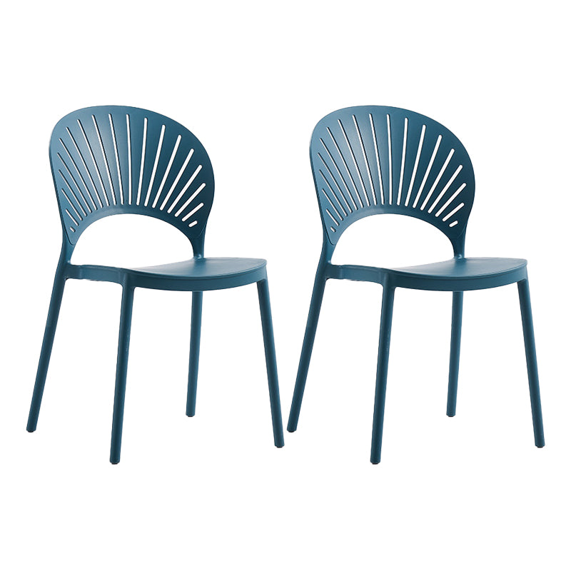 Silla lateral de té de leche escandinava apilada acabado mate silla de comedor de plástico