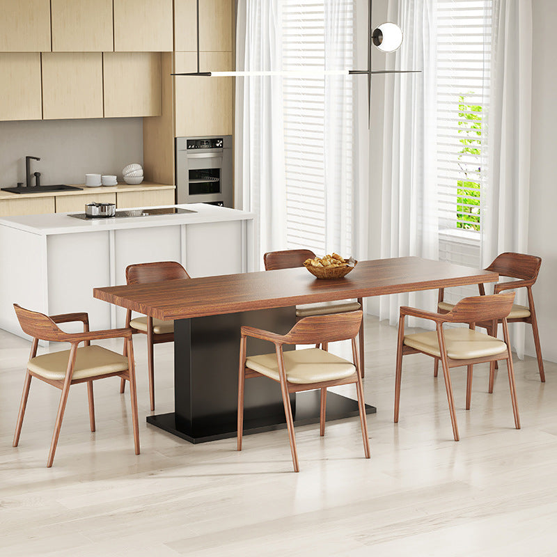 Table à manger en noyer marron