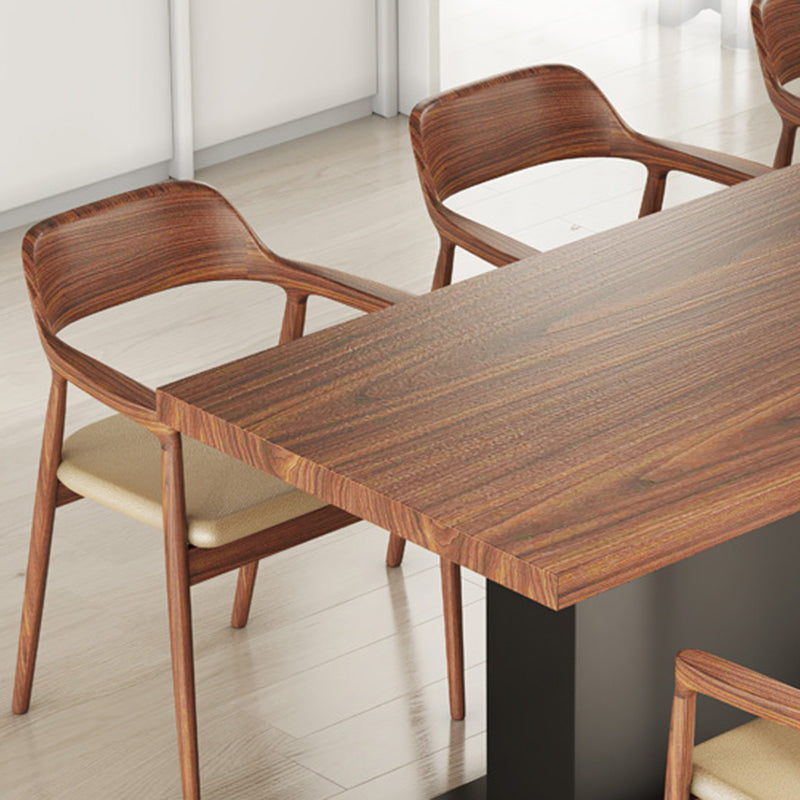 Table à manger en noyer marron