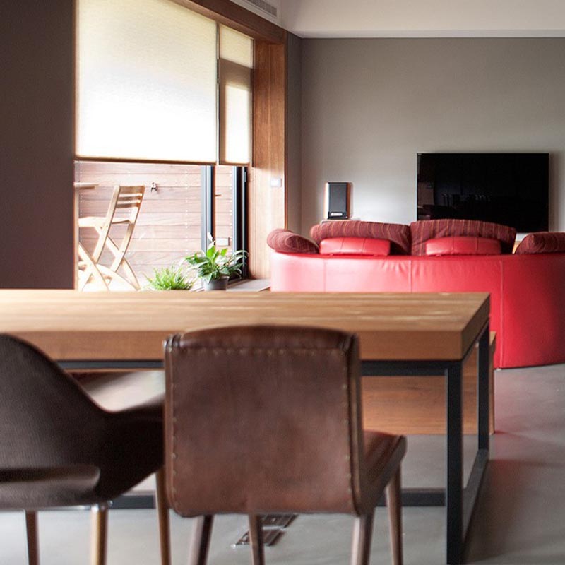 Zeitgenössischer Kiefernholz -Büro -Schreibtisch rechteckiger Schreibtisch mit Metallbasis