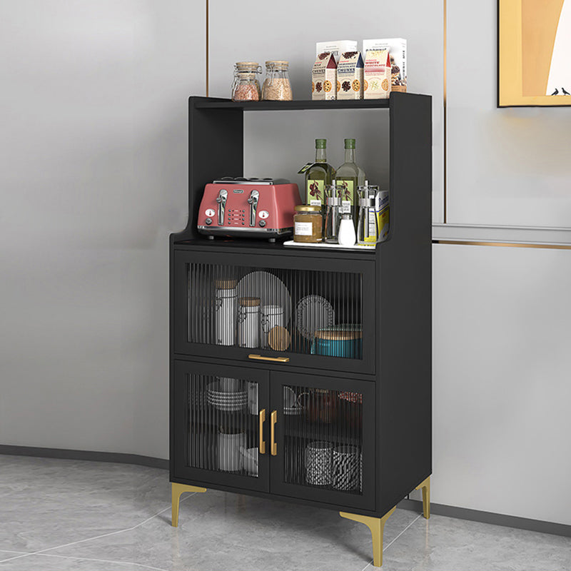 Server di cucina in legno con countering in pietra sinterizzato con porte di vetro