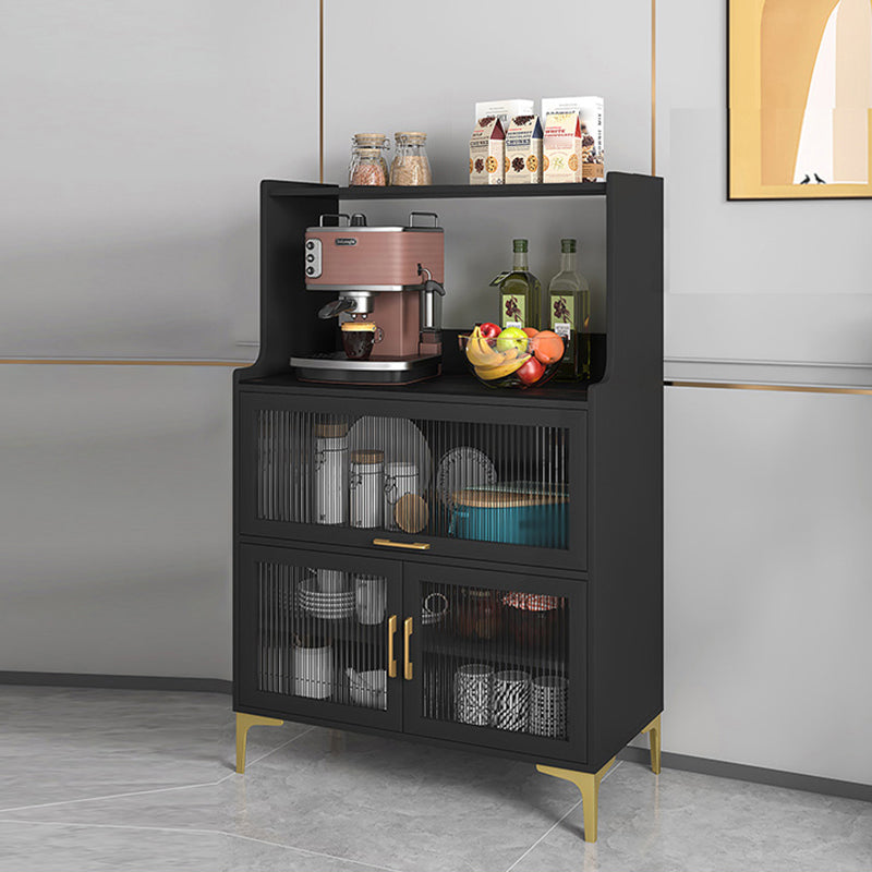 Server di cucina in legno con countering in pietra sinterizzato con porte di vetro